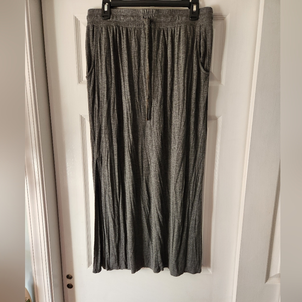 Simply Styled Gray Midi Skirt